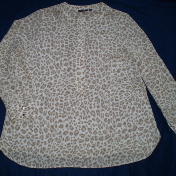 SIZE: 0X~LONG SLEEVE..ANIMAL PRINT..HALF ZIP TOP..NWOT'S - Picture 1 of 7